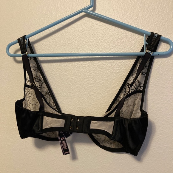 LAST DAY -- VS Embroidered Matching Set - Picture 14 of 15